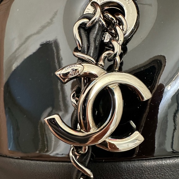 Chanel vintage bowler style bag with authentication card - Picture 10 of 13